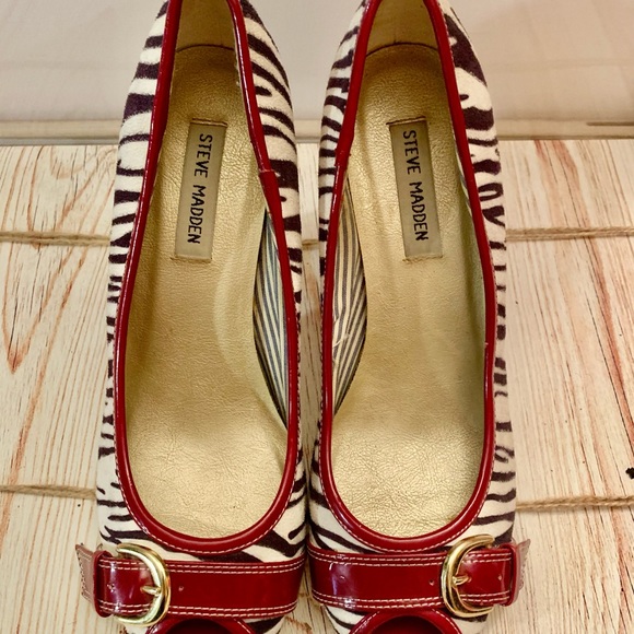 Steve Madden Zebra stripe and red accent heels! - Picture 1 of 2